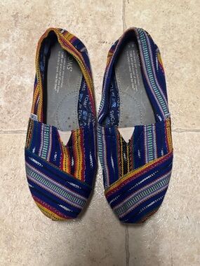 VINTAGE Guatemalan TOMS limited edition 8.5 EUC